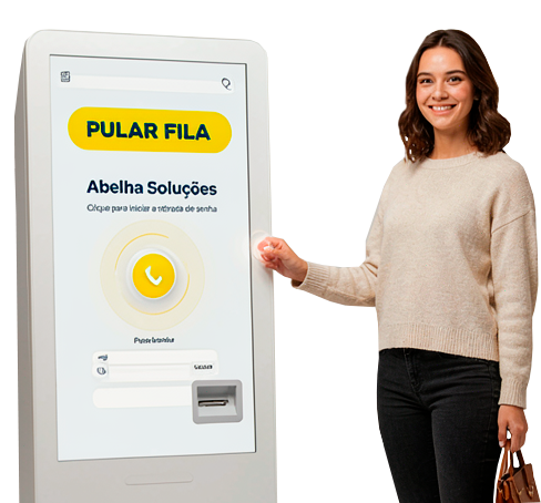 Cliente utilizando o totem de autoatendimento Poupa Fila